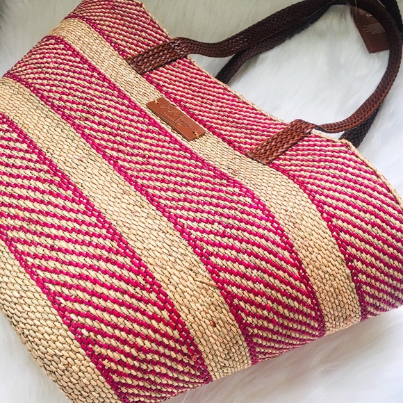 PRETTY - Picture 3 of 6